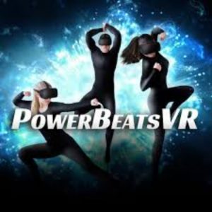 En PowerBeatsVR  muévase con el ritmo mientras golpea, agacha y esquiva su camino a través de desafiantes pistas de obstáculos en varias arenas virtuales
